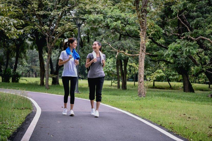 Đi bộ hằng ngày giúp duy trì cân nặng bền vững